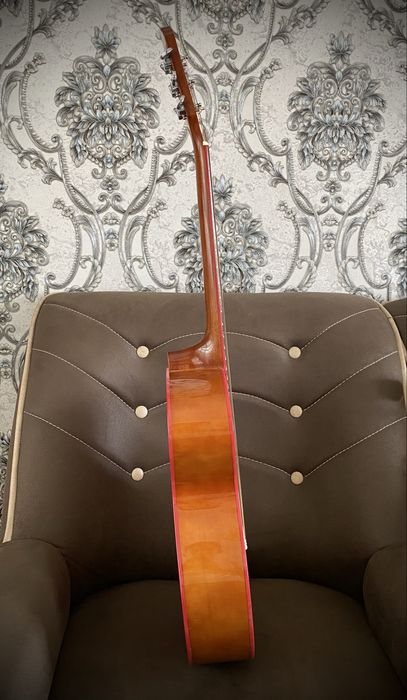 Gitara akusticheskiy