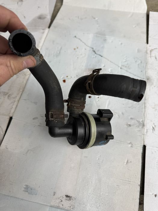 Pompa recirculare apa originala volkswagen,2.0 euro5,cod motor cffb b7