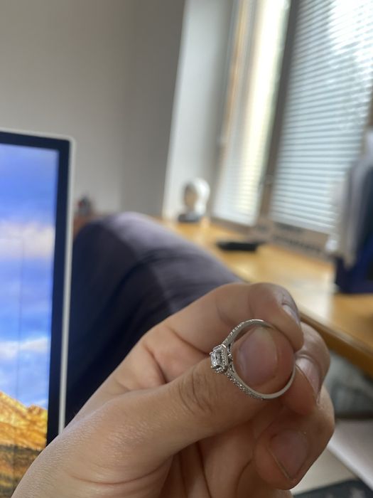 Бриллиантовое кольцо белое золото