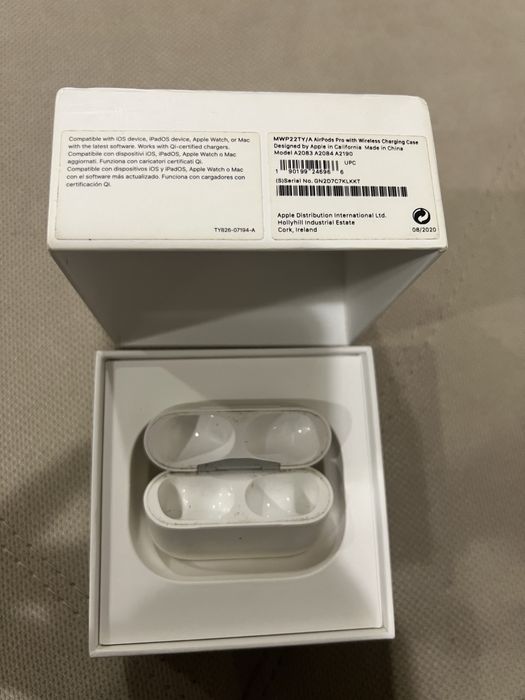 Кейс для эйрподсов оригинал