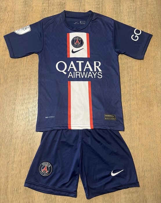 Футболен екип ПСЖ - Меси