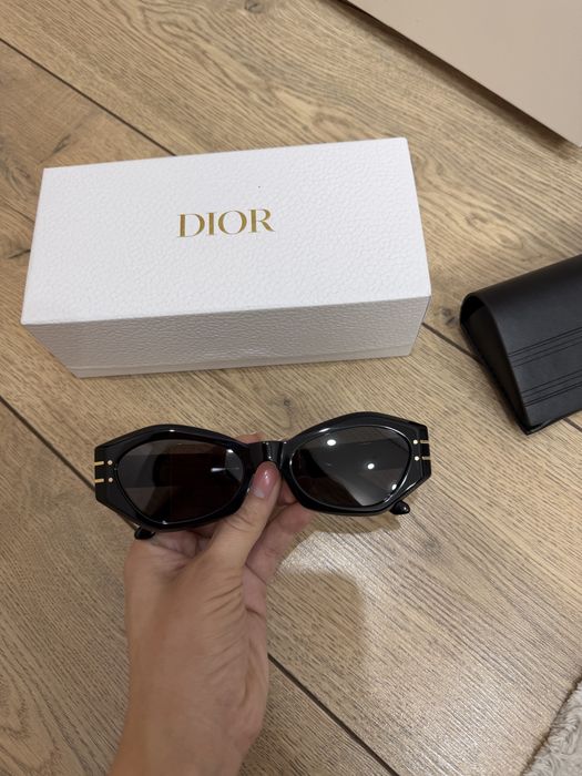 Очки солнцезащитные Dior Signature B1U