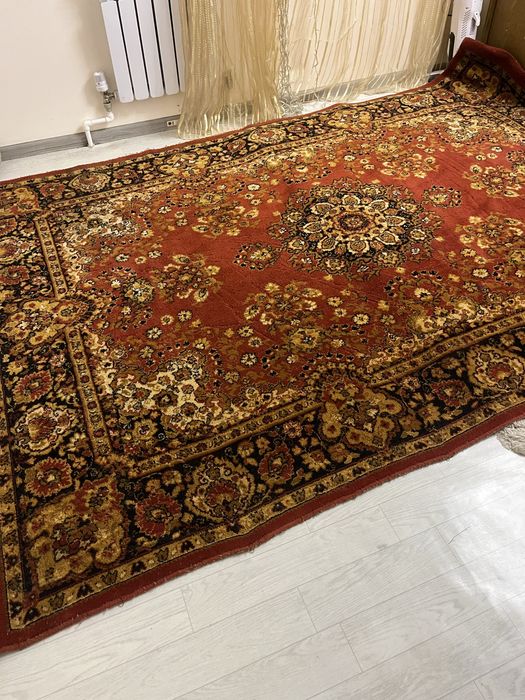 Шерстяной ковер