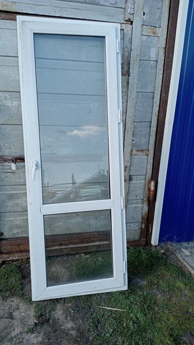 пластиковые двери