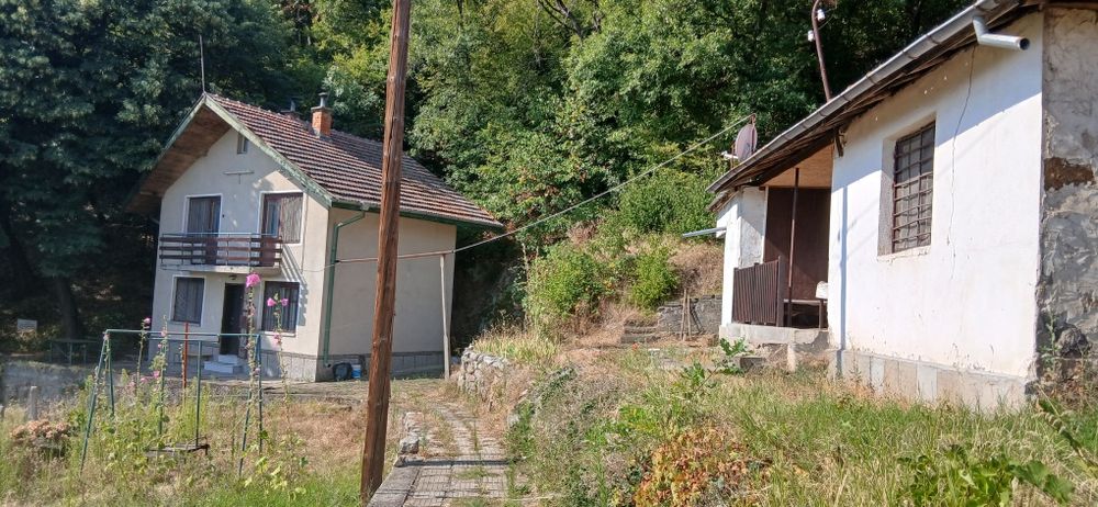 Продавам вила в гр.Кричим вилна зона Братвич