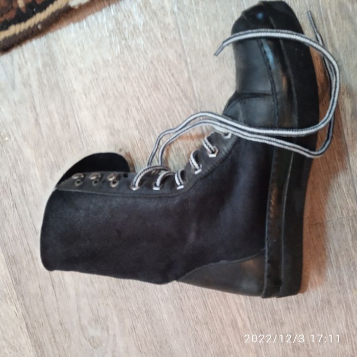 Продам женские берцы