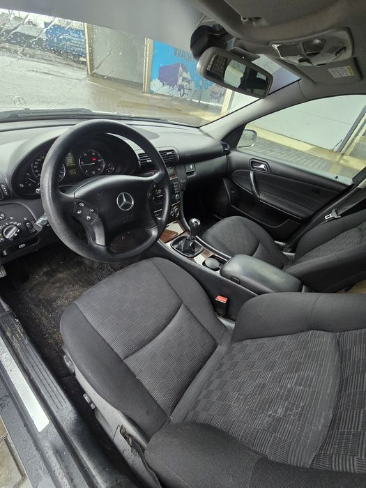 Vând Mercedes-Benz C class