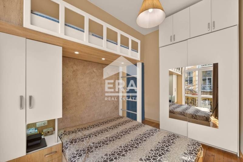 Тристаен, ексклузивен, обзаведен апартамент за продажба, представляващ