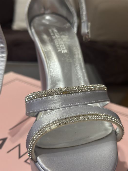 Дамски токове.