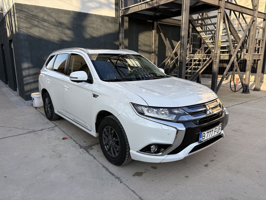 Vand Mitsubishi Outlander Benzina/Hybrid Plug In