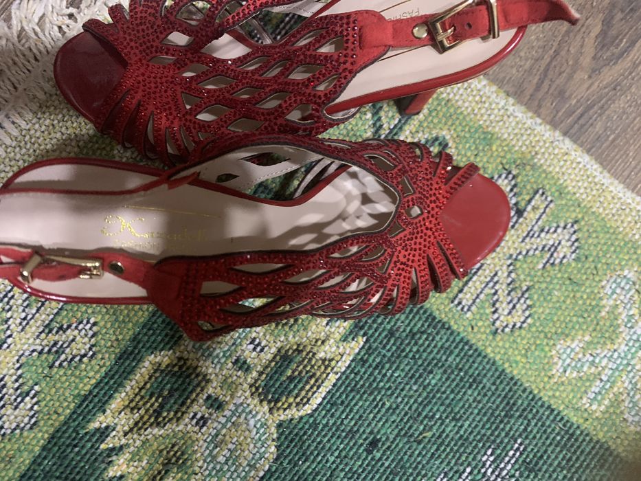 Продаются туфли выходные