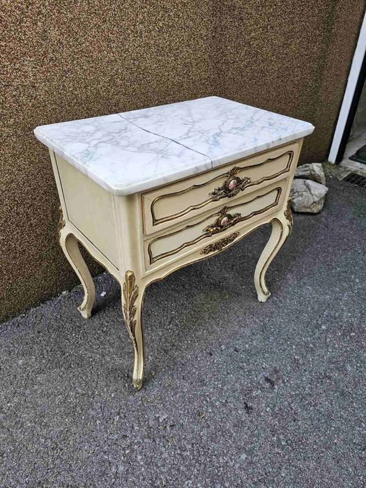 Шкафче в стил Луи 15 с плод от мрамор