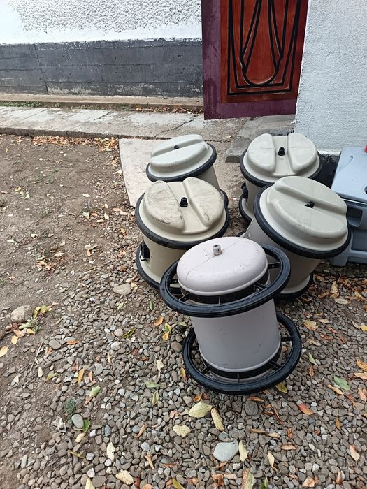Vând rezervoare apa curata și apa murdara pentru rulotă