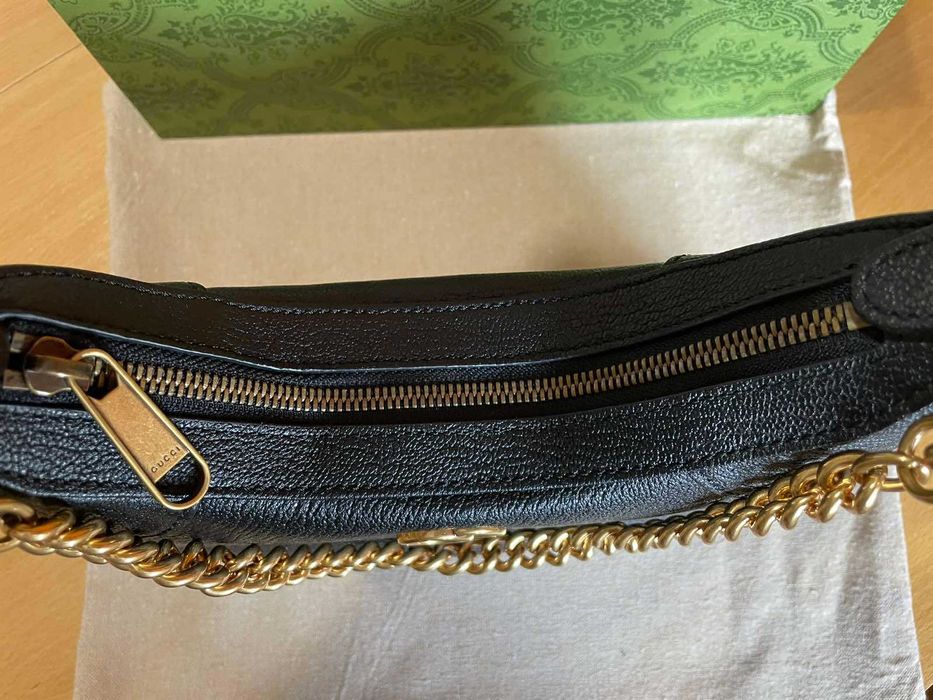 Geanta originala Gucci din piele neagra, maner si lant Gucci Aphrodite