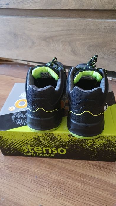 продавам обувки красовка 41 размера е добър размерът не ми пасна затов