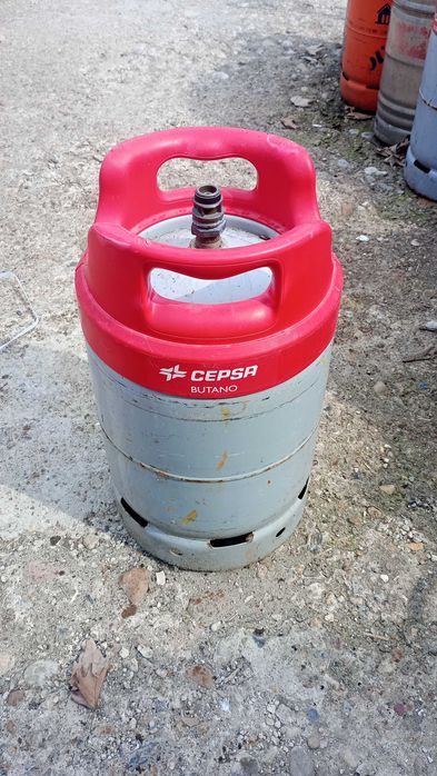 Продавам газови бутилки