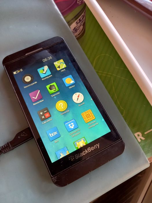 Vând telefon BlackBerry Z10 funcțional sau piese