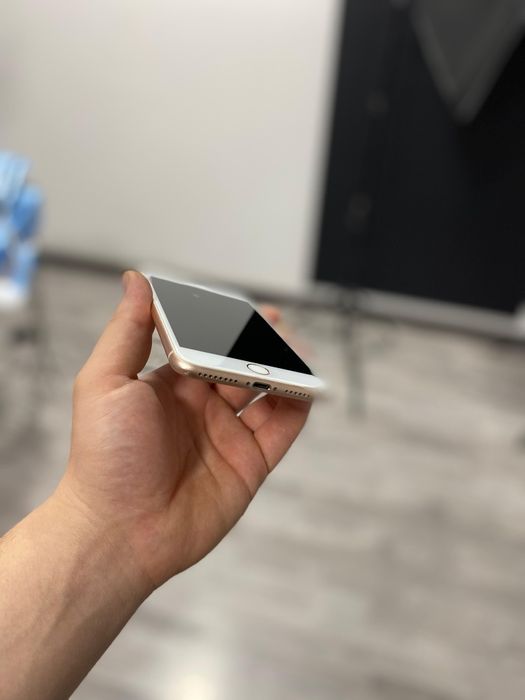 Продается apple iPhone 8 +