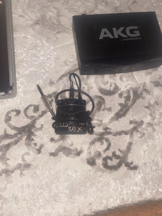 Vand riciver AKG  PW45 stare foarte buna folosit 2 luni de zile personalizat cu numele meu daca se gaseste un cosmin e perfect pret 500 ron negociabil
