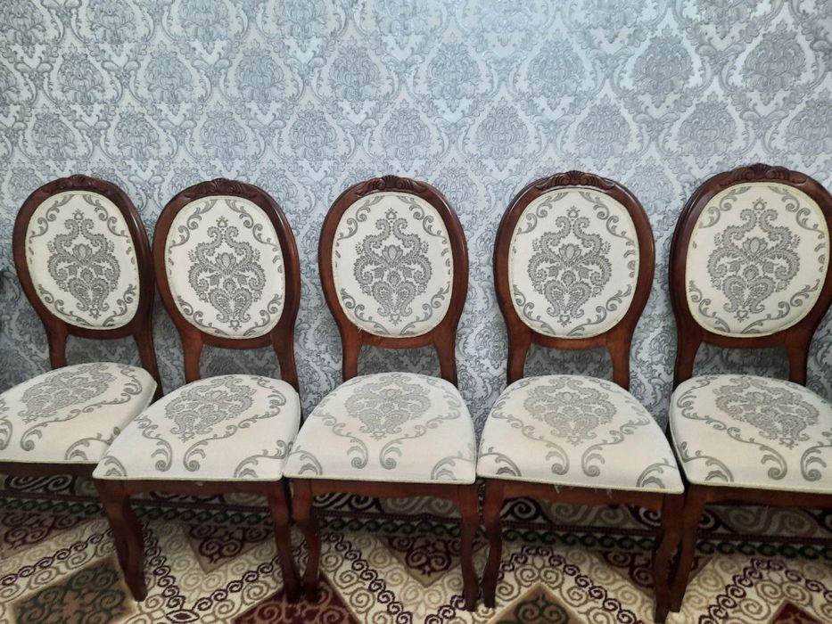 Стул и стулья для гостей