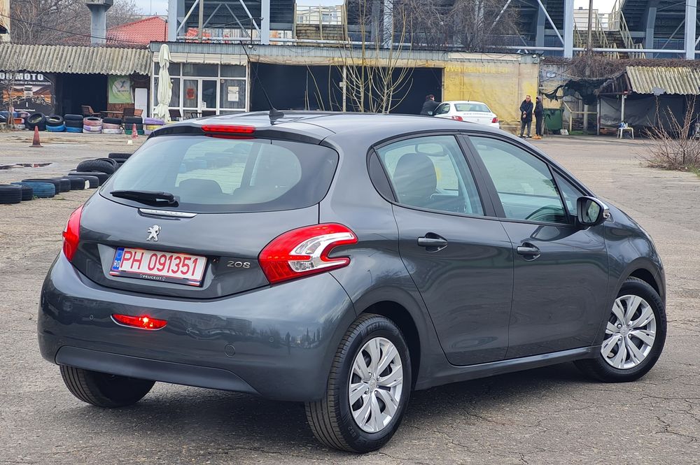 Peugeot 208 * 2013 * 1.4 Benzină 95 CP  * Euro5 * Navi , Led , Klimă