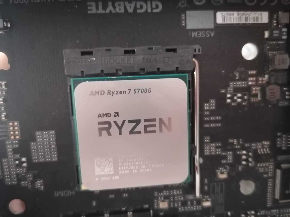 KIT GAMING Gigabyte B450I Aorus wifi Rysen 7 5700G Vega 8 wraith spire