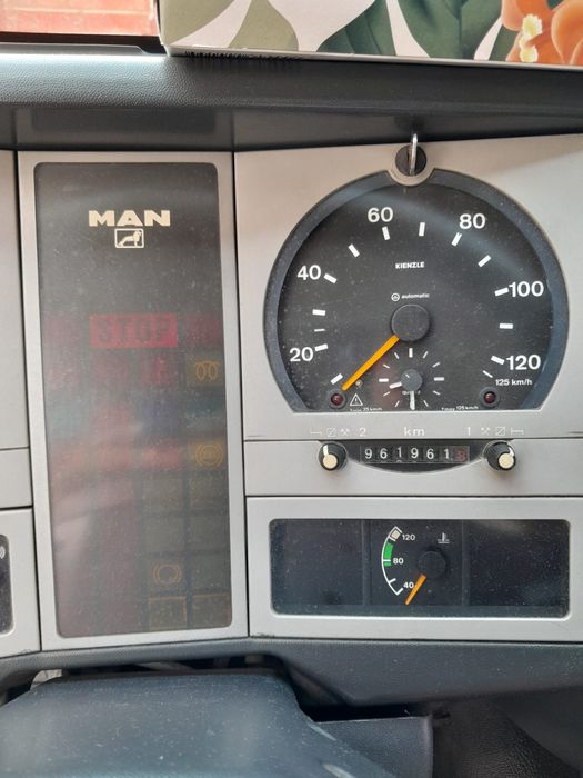 Vând MAN LE 8180