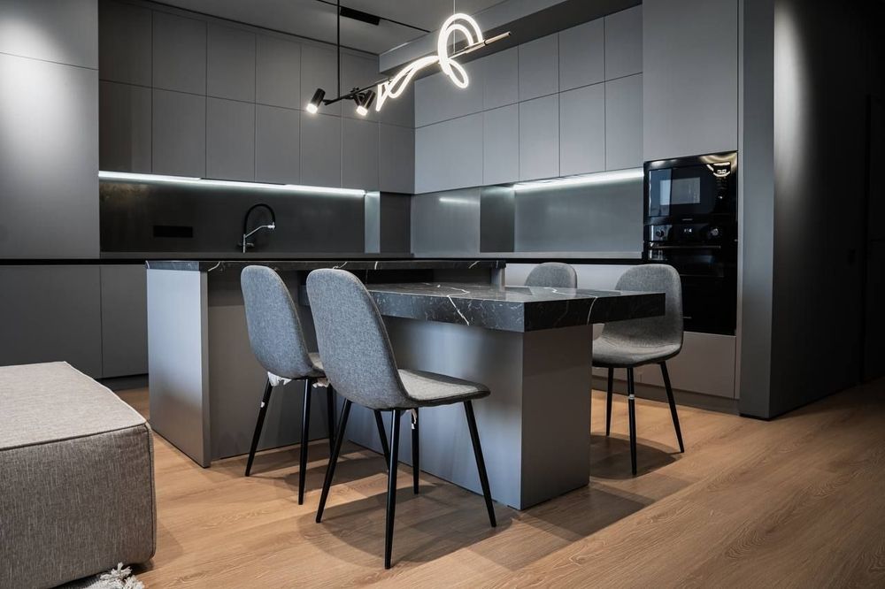 НОВОСТРОЙКА Яккасарой район  2/8/12 С дизайнерский ремонтом и обстанов