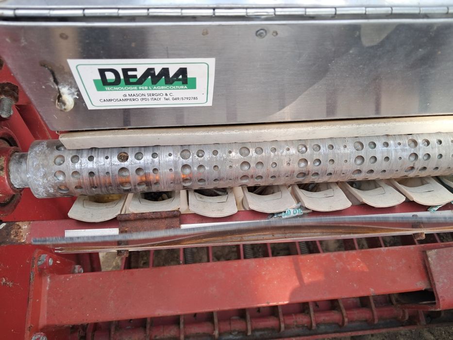 Semănătoare de precizie pentru legume