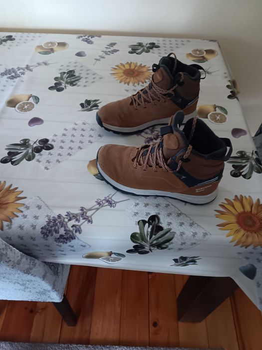 Продавам детски боти за момче