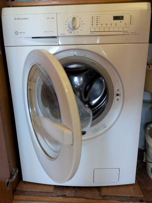 Продавам пералня Elektrolux.