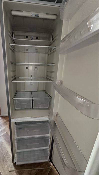 Продам холодильник indesit