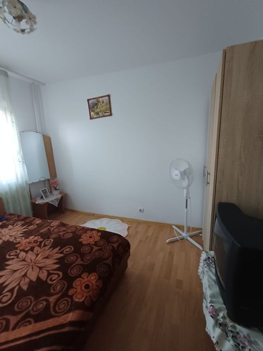 Închiriez apartament