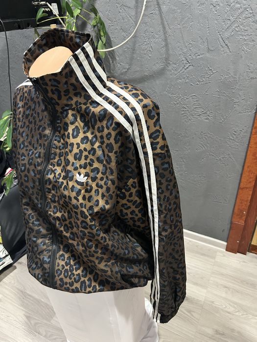 Geaca Adidas leopard print