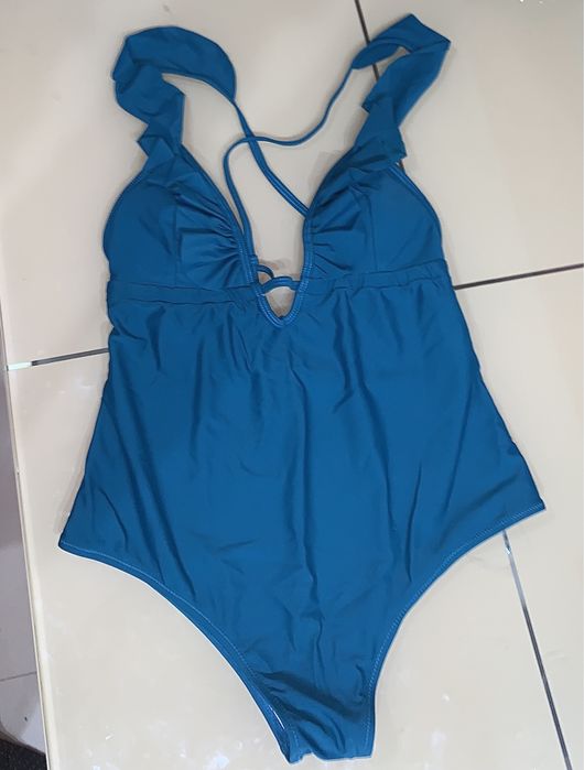 Costum de baie nou
