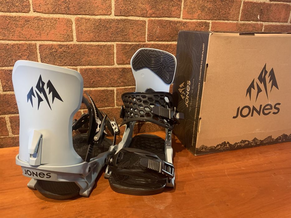 Legaturi snowboard noi Jones Meteorite M