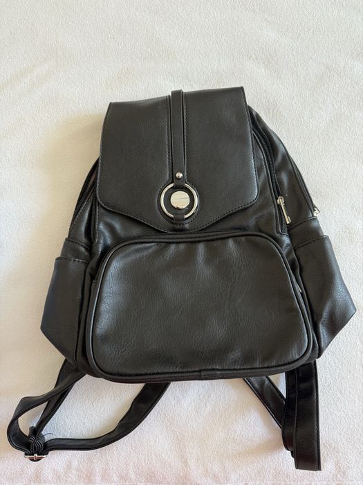 Дамска кожена раница