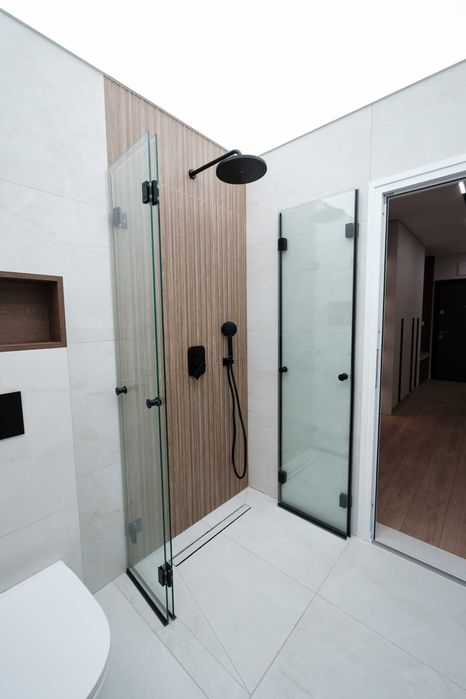 Продава се обзаведен тристаен апартамент