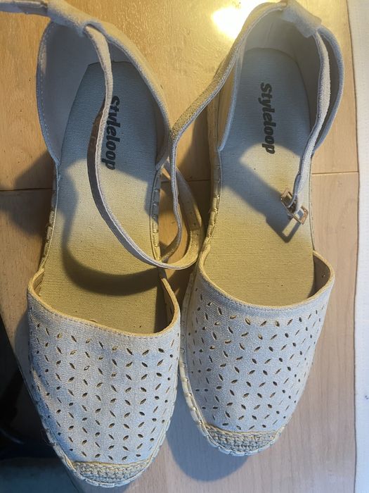 Дамски отворени обувки