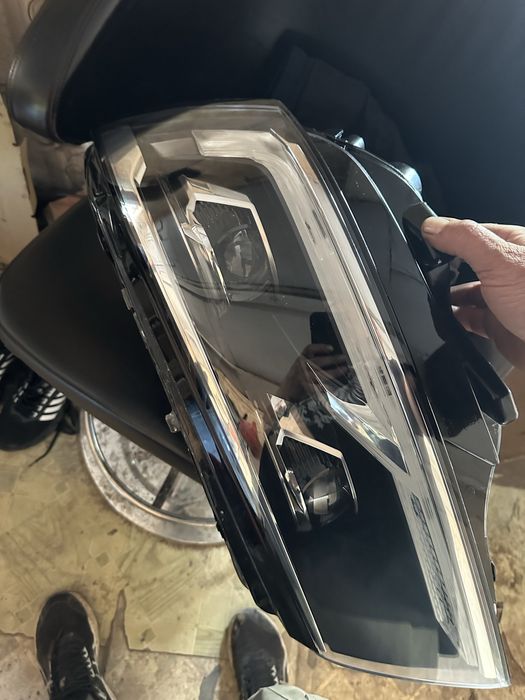 Ляв фар за Каравеле т6.1