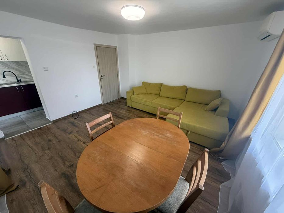 Дава се под наем Тристаен апартамент в Аксаково - 100 кв.м за 500 € - Снимка #1