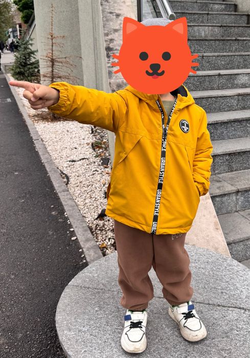 Весенняя куртка 104р.