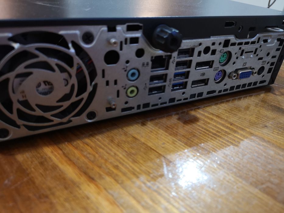 Компактен компютър HP mini + подарък  монитор