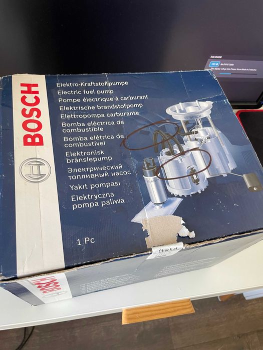 Bosch 0 986 580 827 Горивна помпа + сонда VW Passat B6 / CC – Нова
