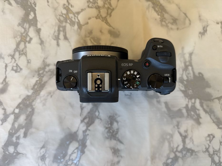 Canon EOS RP (Body) Ca Nou + 7 Luni Garanție eMAG + 2 Baterii Originale