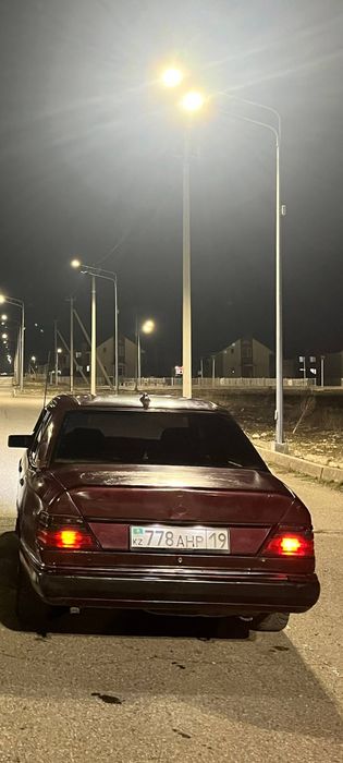 Продам машину мерс 124