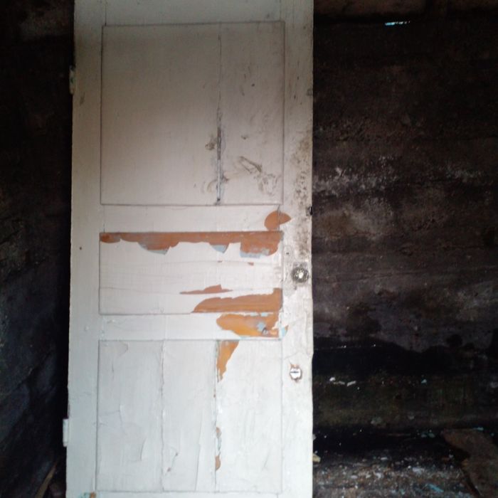 Три двери деревянные