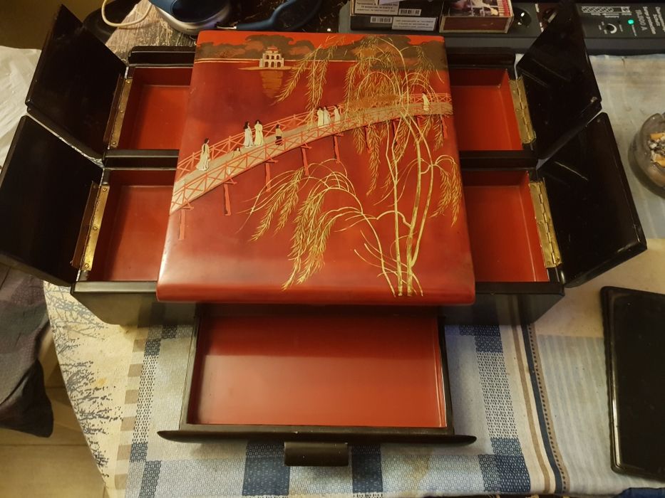 Стара ръчно рисувана кутия за бижута