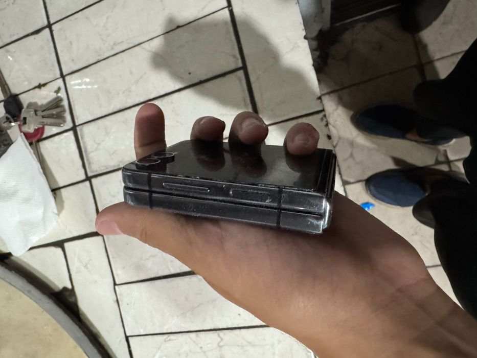 Z flip 5,512GB tel qsela gapladhamiza
