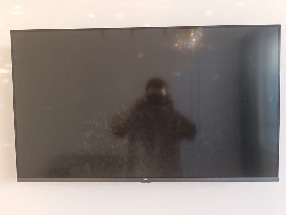 Продам телевизор с настенным крепителем